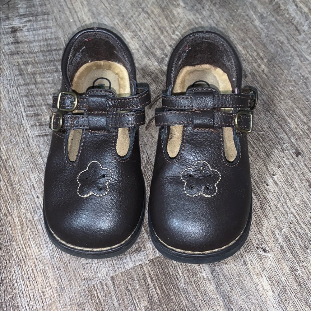 Little girls brown shoes sz 6